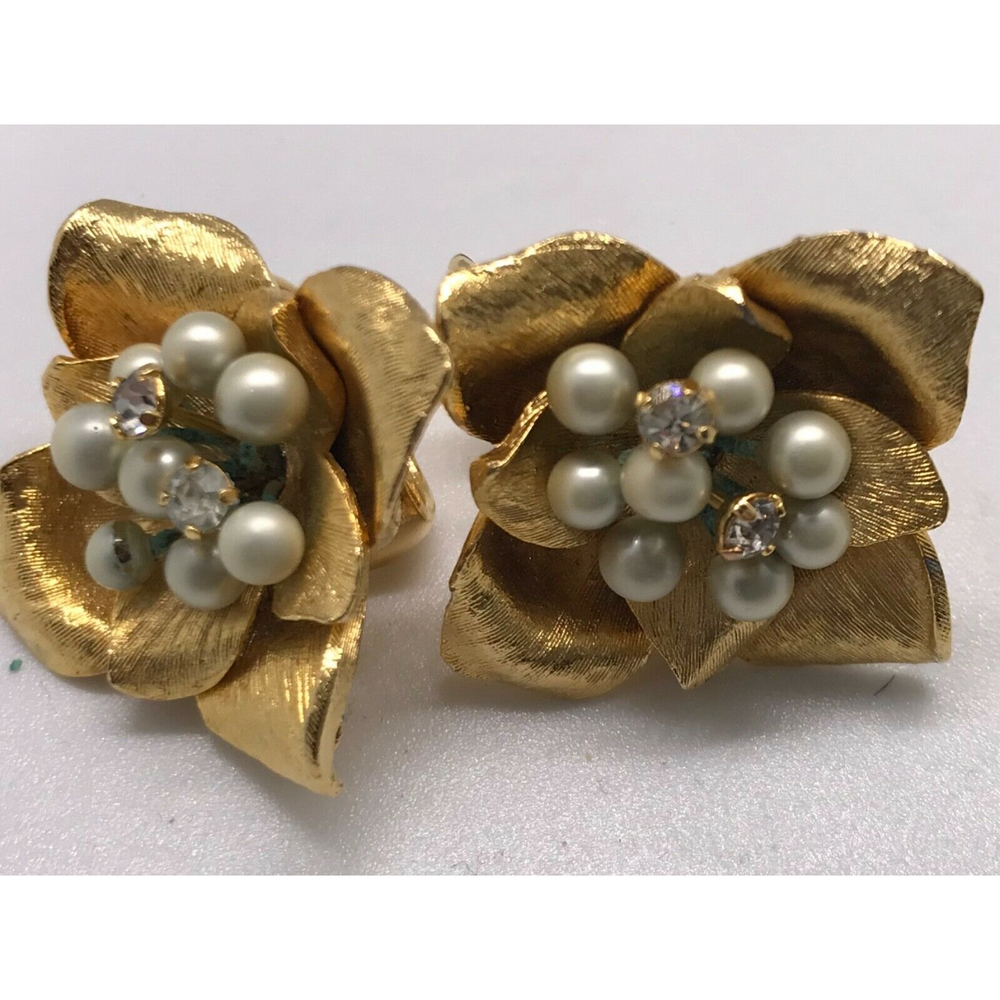 VTG Kramer Earrings Flower Gold Tone Faux Pearls Rhinestones Clip On